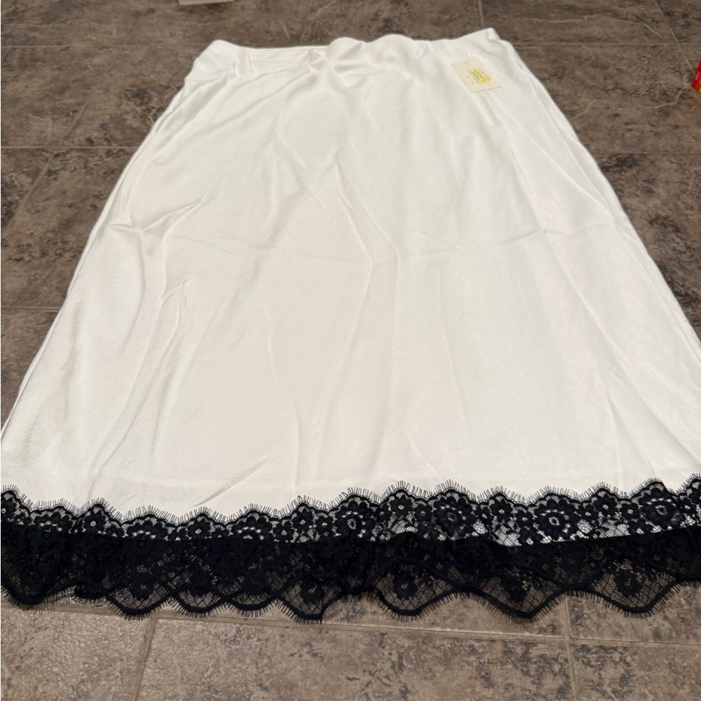 🍩a new day White Slip Skirt with Black Lace Hem